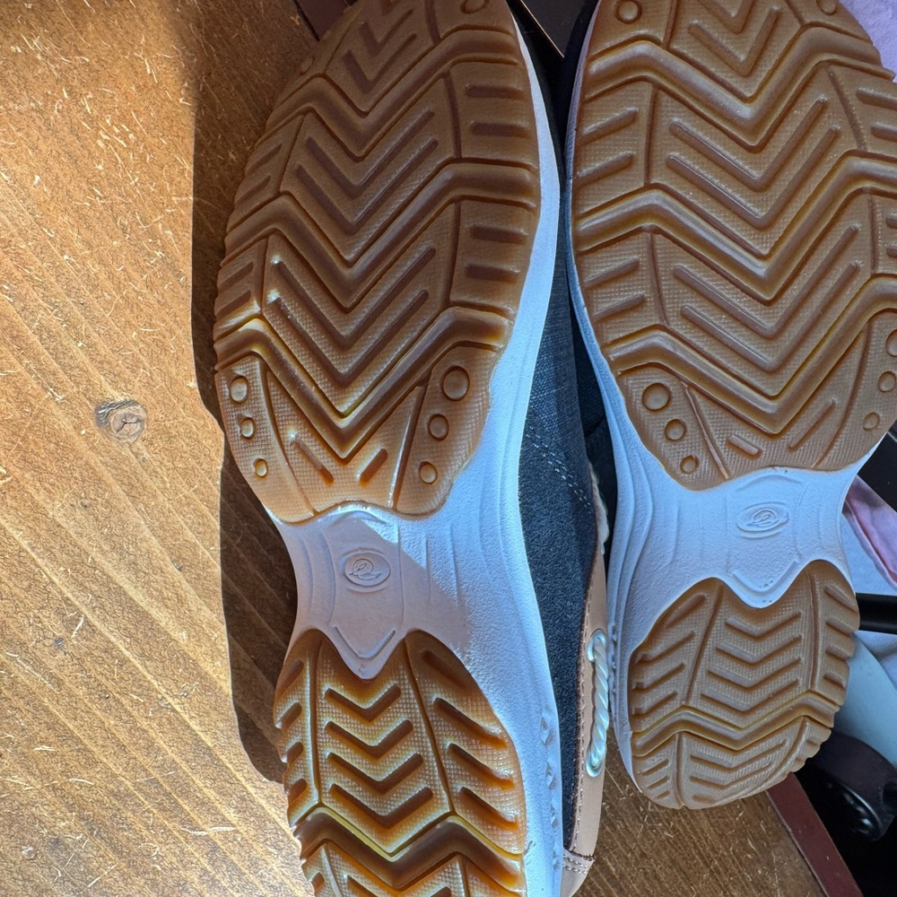 NWOT Easy Spirit Woman’s Casual Slip-On Loafers- Blue and Tan. Size 8 Naut look - Picture 12 of 14